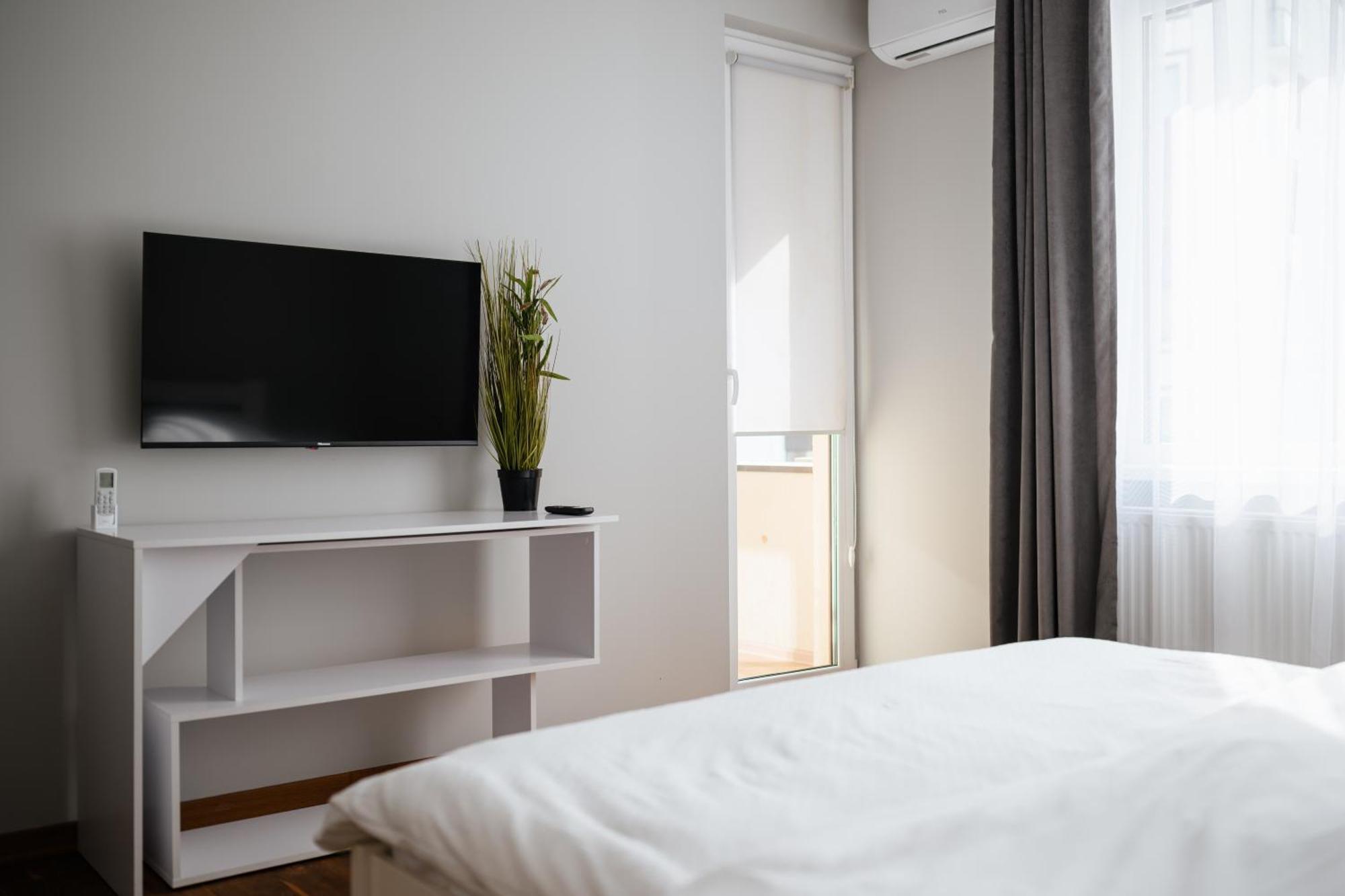 Luxury Apartments “Bozdosh” Uzhhorod Exterior photo